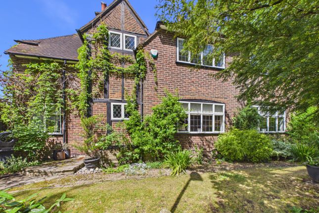 3 bed property, in 1 Selby Close, £1,300,000