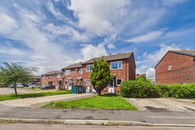 2 bed property, in Bay Tree Close, £259,000