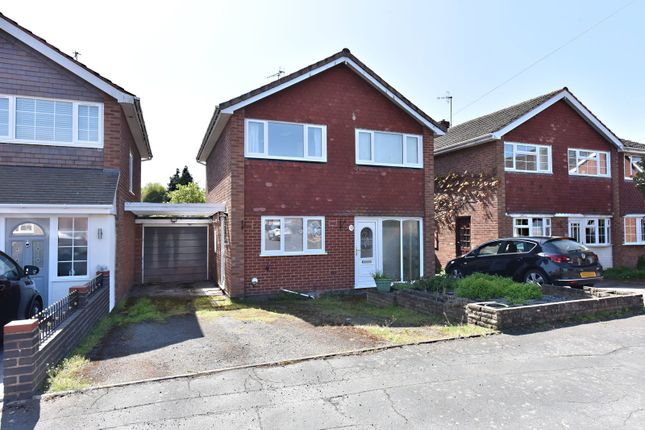 3 bed property, in Kingswinford, £295,000