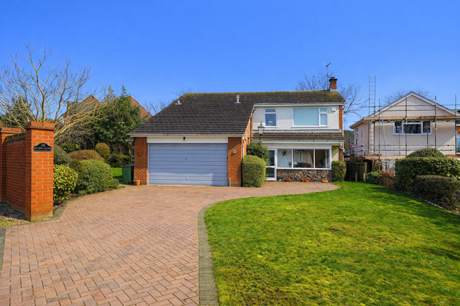 4 bed property, in Barns Close, £600,000