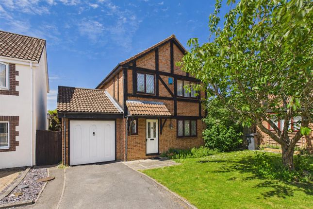 4 bed property, in Apple Tree Close, £350,000