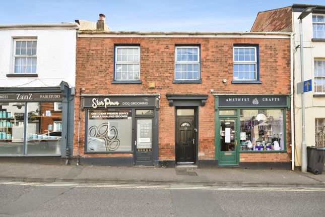 2 bed property, in Albion Street, £160,000