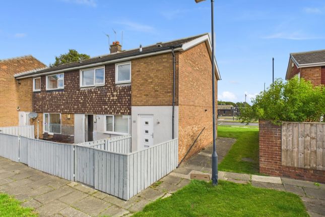 3 bed property, in Quantock Close, £190,000