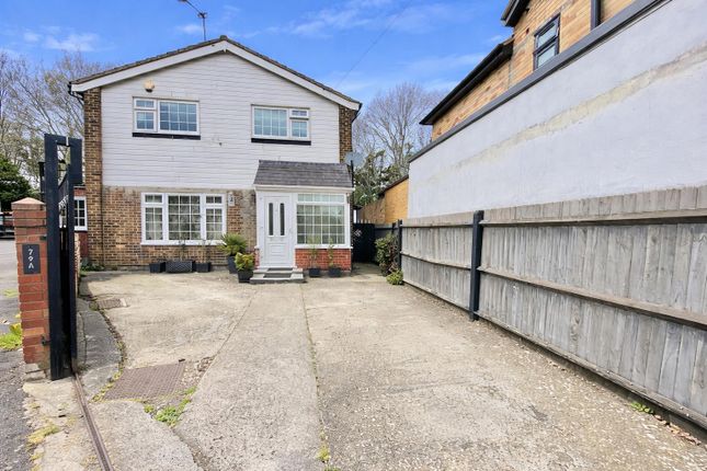 5 bed property, in Minterne Waye, £825,000