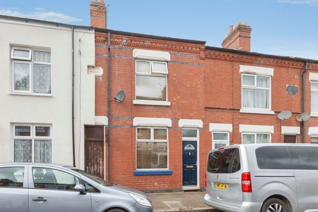2 bed property, in Trafford Road, £270,000