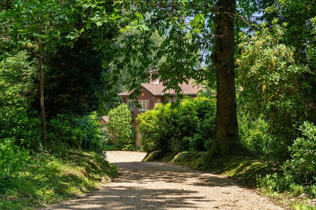 5 bed property, in Private Road, £2,250,000