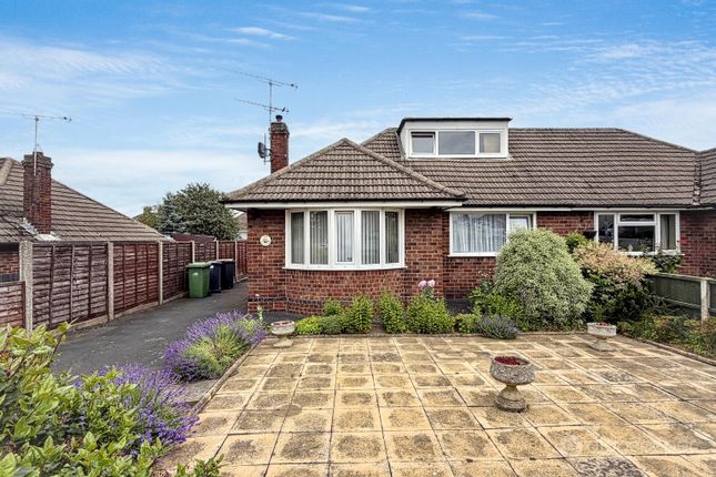 2 bed property, in Nuneaton Road, £260,000