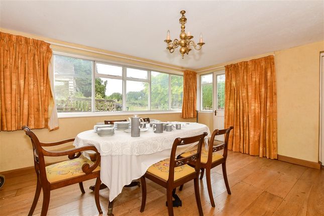 2 bed property, in Rickmans Lane, £550,000