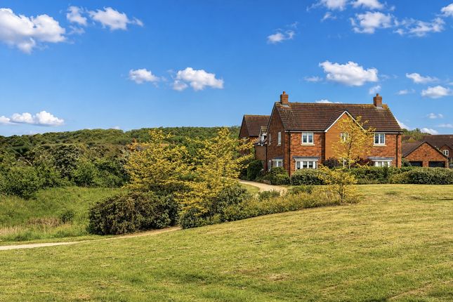 4 bed property, in Oak Avenue, £725,000