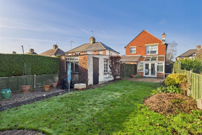 3 bed property, in Wellsprings Road, £375,000