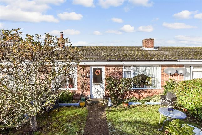 2 bed property, in Lower Road, £170,000