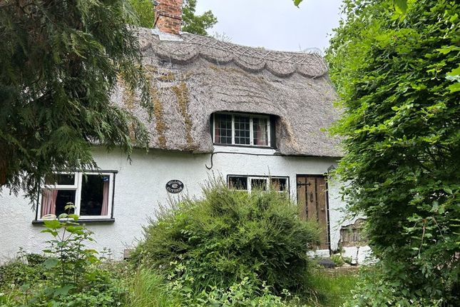 2 bed property, in Lower Road, £140,000