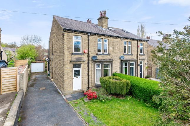3 bed property, in Longley Road, £315,000
