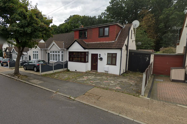 3 bed property, in Hillview Avenue, £575,000