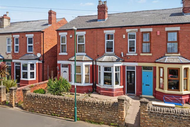2 bed property, in Clarges Street, £165,000