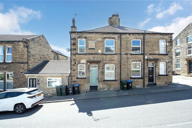 2 bed property, in New Street, £150,000