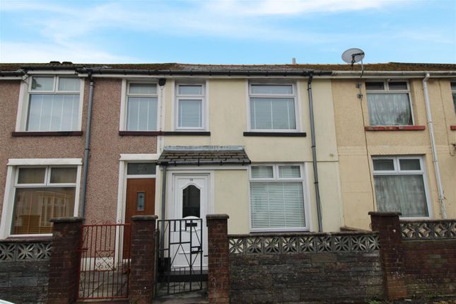 2 bed property, in Park View, £125,000