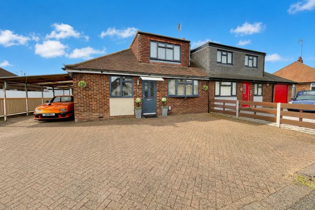 3 bed property, in Chapterhouse Road, £400,000