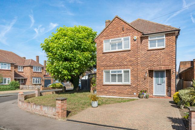 3 bed property, in Hersham, £800,000