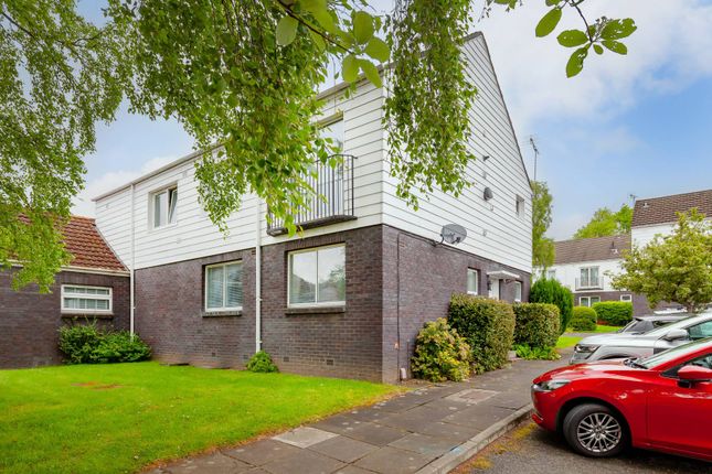 1 bed property, in 52 Hillpark Wood, £165,000
