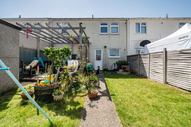 3 bed property, in Olympus Close, £270,000