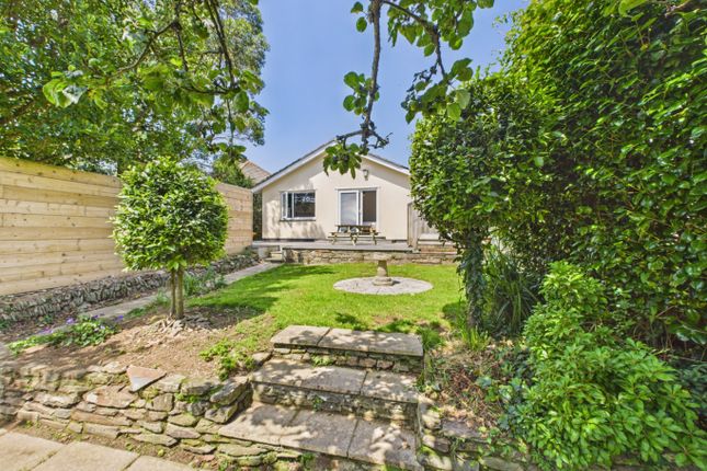 3 bed property, in Roseland Crescent, £399,950