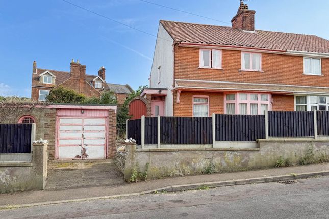 3 bed property, in Harbord Road, £250,000
