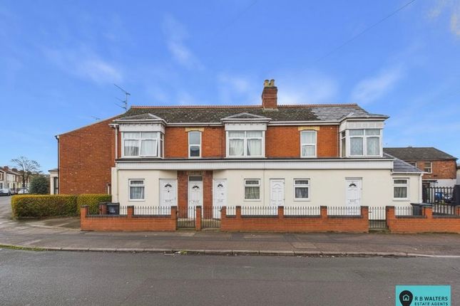 5 bed property, in Calton Road, £425,000
