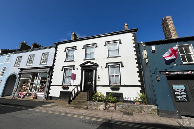 6 bed property, in Queen Street, £585,000
