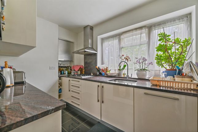 3 bed property, in Mackellar House, £600,000