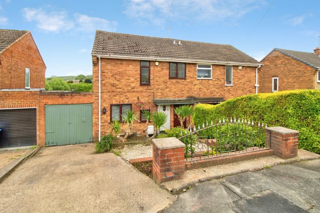 3 bed property, in Lawnsdown Road, £245,000