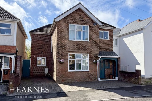 4 bed property, in Queens Road, £525,000