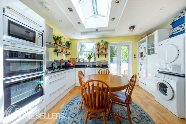 2 bed property, in Penge Road, £375,000