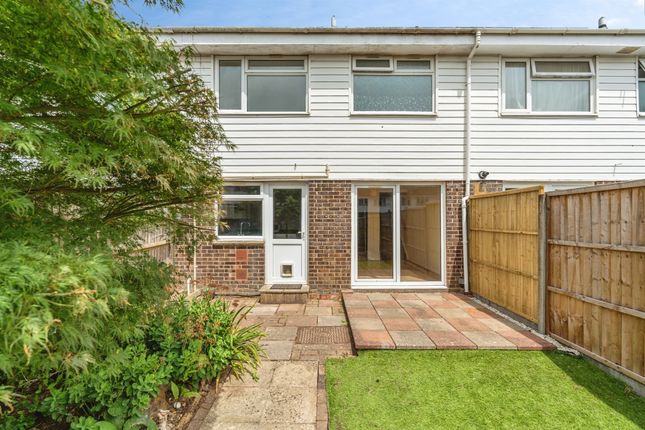 2 bed property, in Norris Close, £290,000