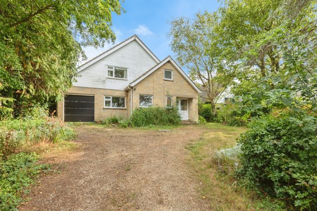 4 bed property, in Seend Cleeve, £575,000