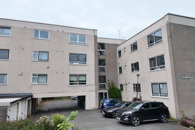 3 bed property, in Flat 4, £130,000