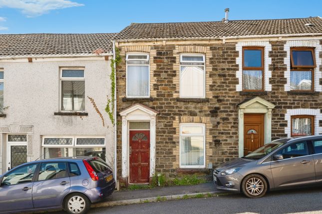 2 bed property, in Pleasant Street, £120,000