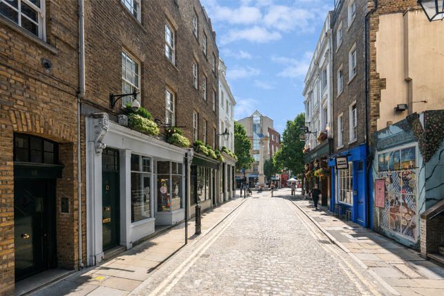 1 bed property, in Shorts Gardens, £495,000