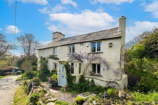 5 bed property, in Tregadillett, £565,000