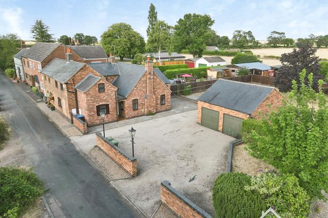 4 bed property, in Mill Row, £500,000