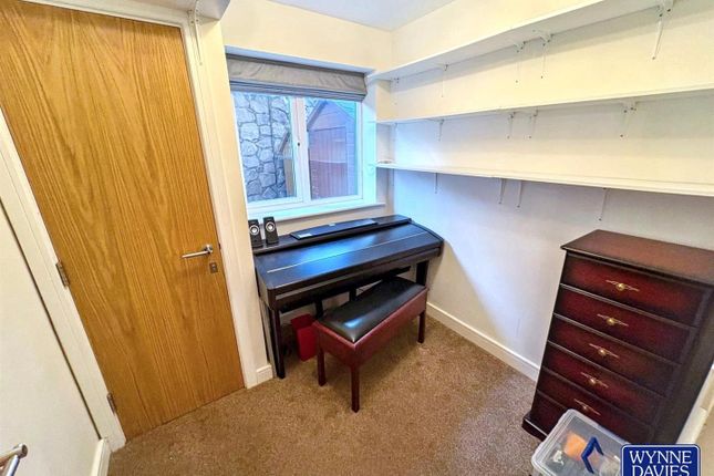 2 bed property, in Marine Road, £230,000