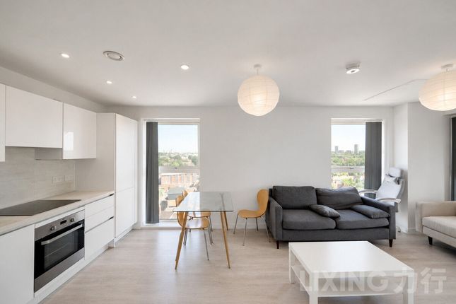 2 bed property, in Tabbard Apartments, £485,000