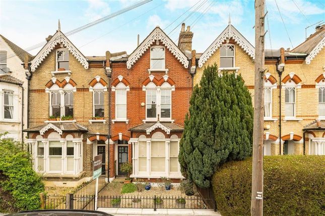 1 bed property, in 198 Broomwood Road, £300,000