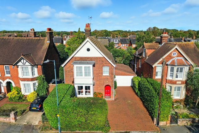 3 bed property, in High Street, £675,000