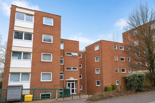 2 bed property, in Moulton Court, £199,995