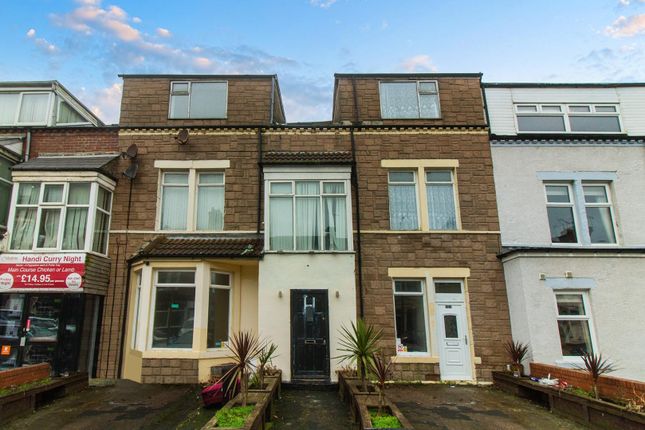 4 bed property, in Esplanade, £300,000