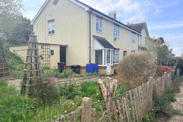 3 bed property, in Harbour View Road, £140,000