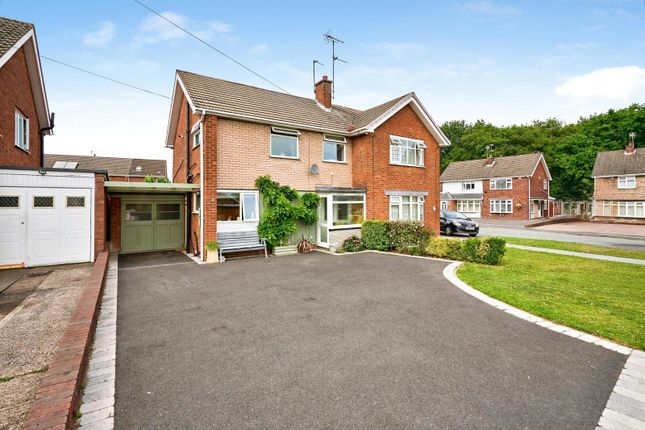 3 bed property, in Pinewood Close, £250,000