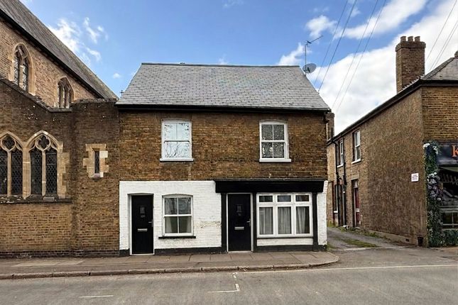 1 bed property, in The Green, £215,000