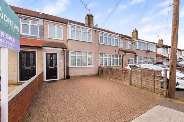 3 bed property, in Midhurst Gardens, £500,000